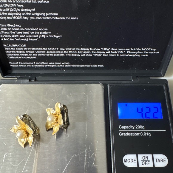 Vintage Coro Gold Tone Flower Faux Pearl Clip Earrings Floral Estate - Picture 6 of 6